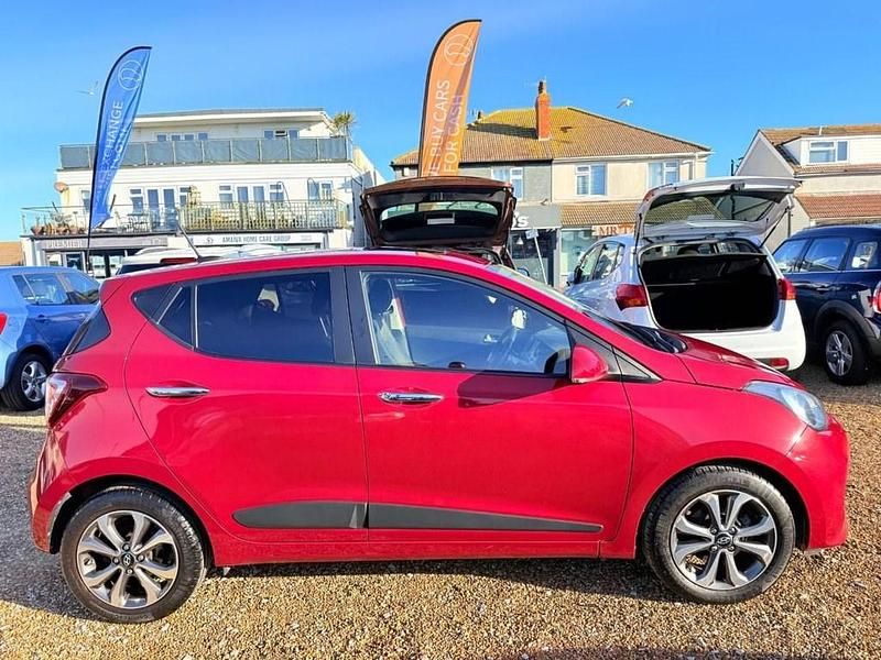 Used Hyundai i10 Premium SE 87 HP (63 kW) 2018 Red Hatchback