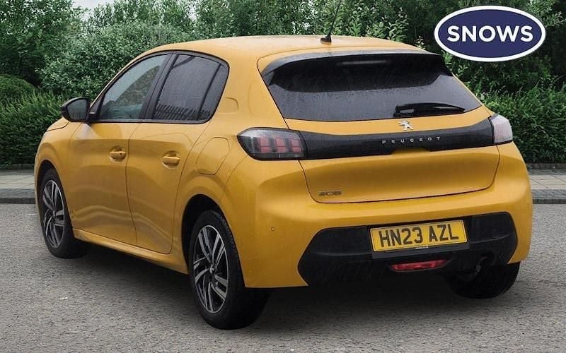 Used Peugeot 208 Active+ 75 HP (55 kW) 2023 Yellow Hatchback