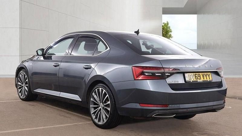 Used Skoda Superb LAURIN & KLEMENT 190 HP (139 kW) 2019 Grey Hatchback