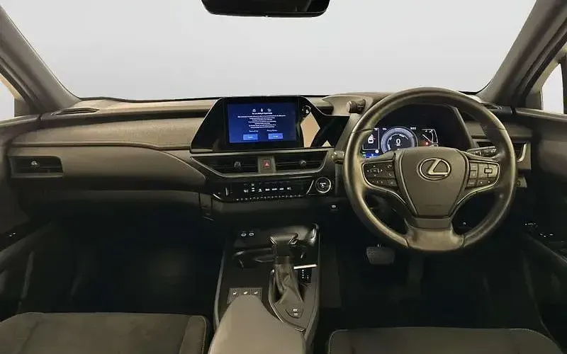 Usado Lexus UX 250h 184 HP (135 kW) 2024 SUV