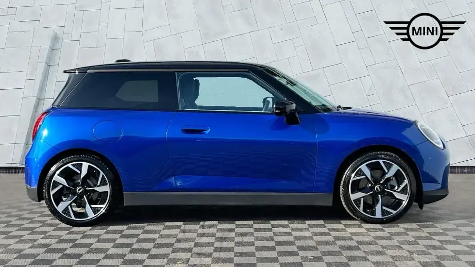 Used Mini Cooper SE Hatch 158 kW (215 HP) 2025 Blue Hatchback