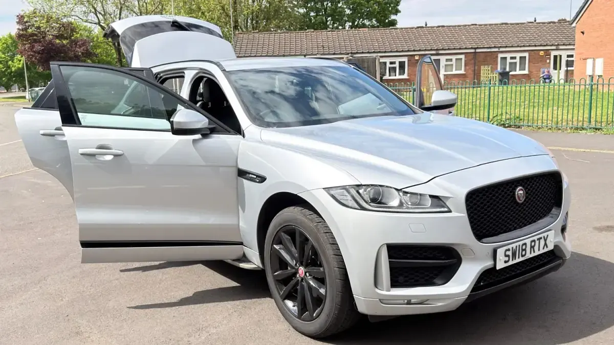 Second-hand Jaguar F-Pace R-Sport 180 CP (132 kW) 2018 Argintiu SUV
