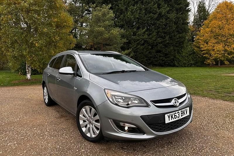 Silver Used 2013 Vauxhall Astra Estate | £4,695 (Fair price) - Image 1/1