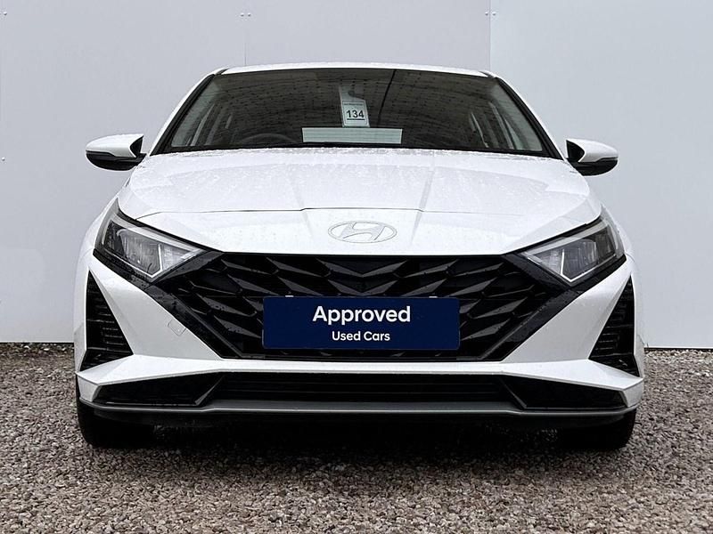 Used Hyundai i20 Advanced 90 HP (66 kW) 2024 White Hatchback