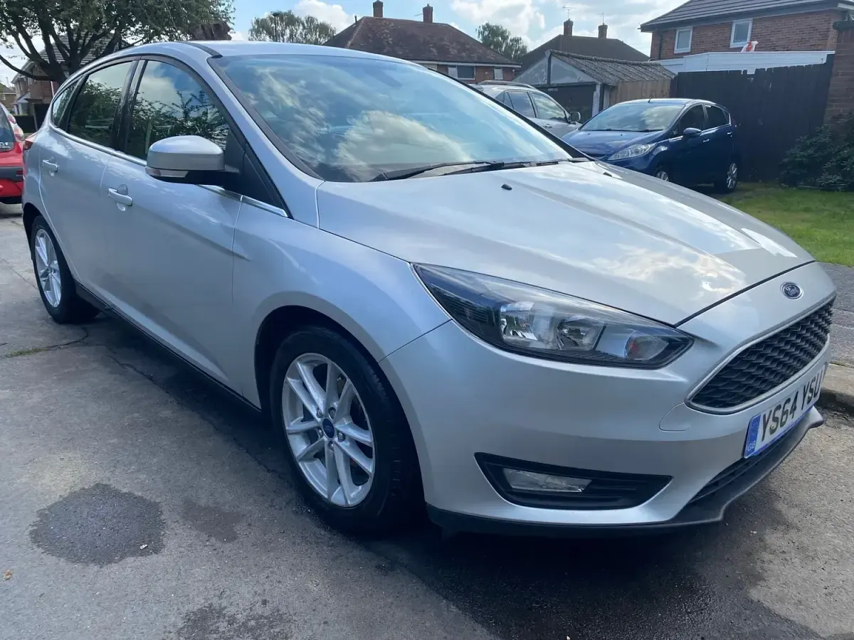 Used Ford Focus Zetec 120 HP (88 kW) 2015 Silver Hatchback