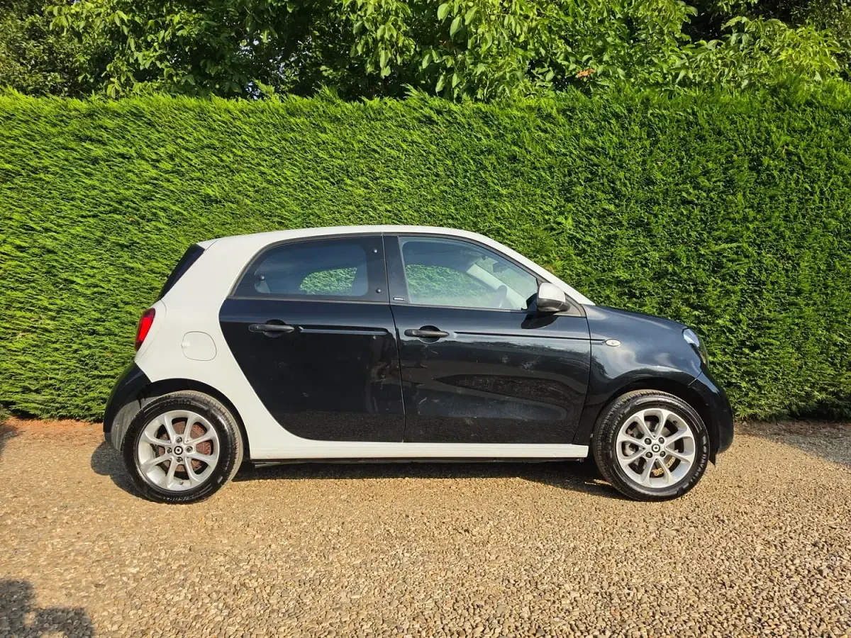 Used Smart ForFour Passion 71 HP (52 kW) 2016 Black Hatchback