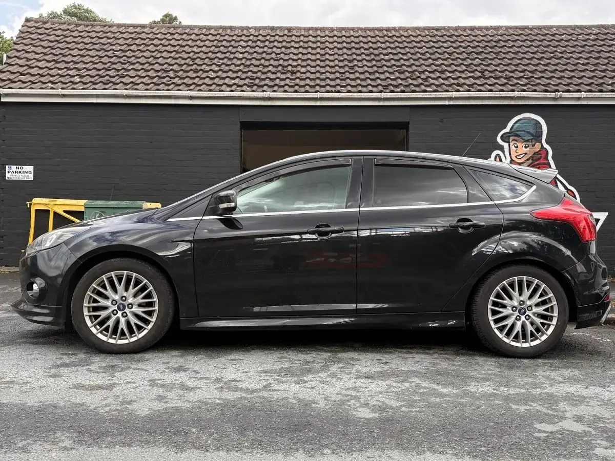 Used Ford Focus Zetec 115 HP (84 kW) 2014 Black Hatchback