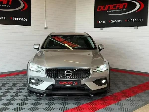Used Volvo V60 CC Plus 190 HP (139 kW) 2019 Silver Estate