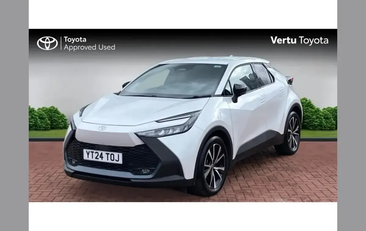 Used Toyota C-HR Design 140 HP (102 kW) 2024 White SUV