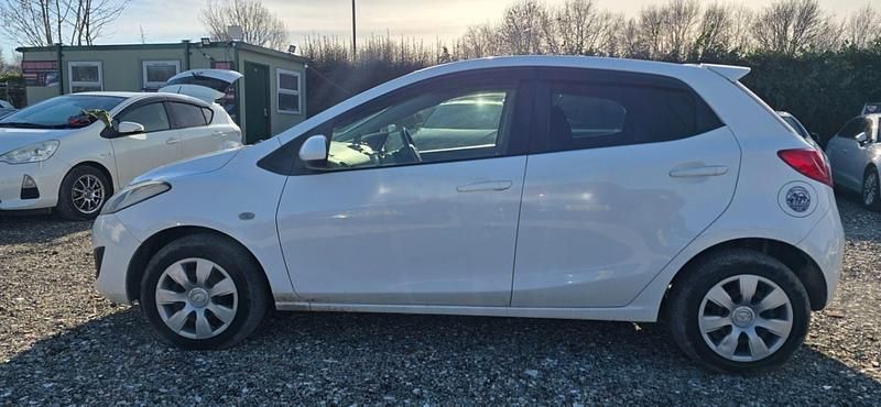 Used Mazda 2 2013 White Hatchback