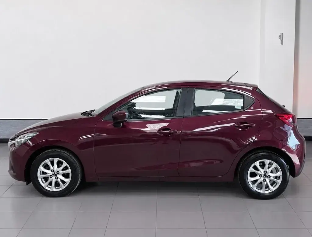 Used Mazda 2 75 HP (55 kW) 2018 Red Hatchback