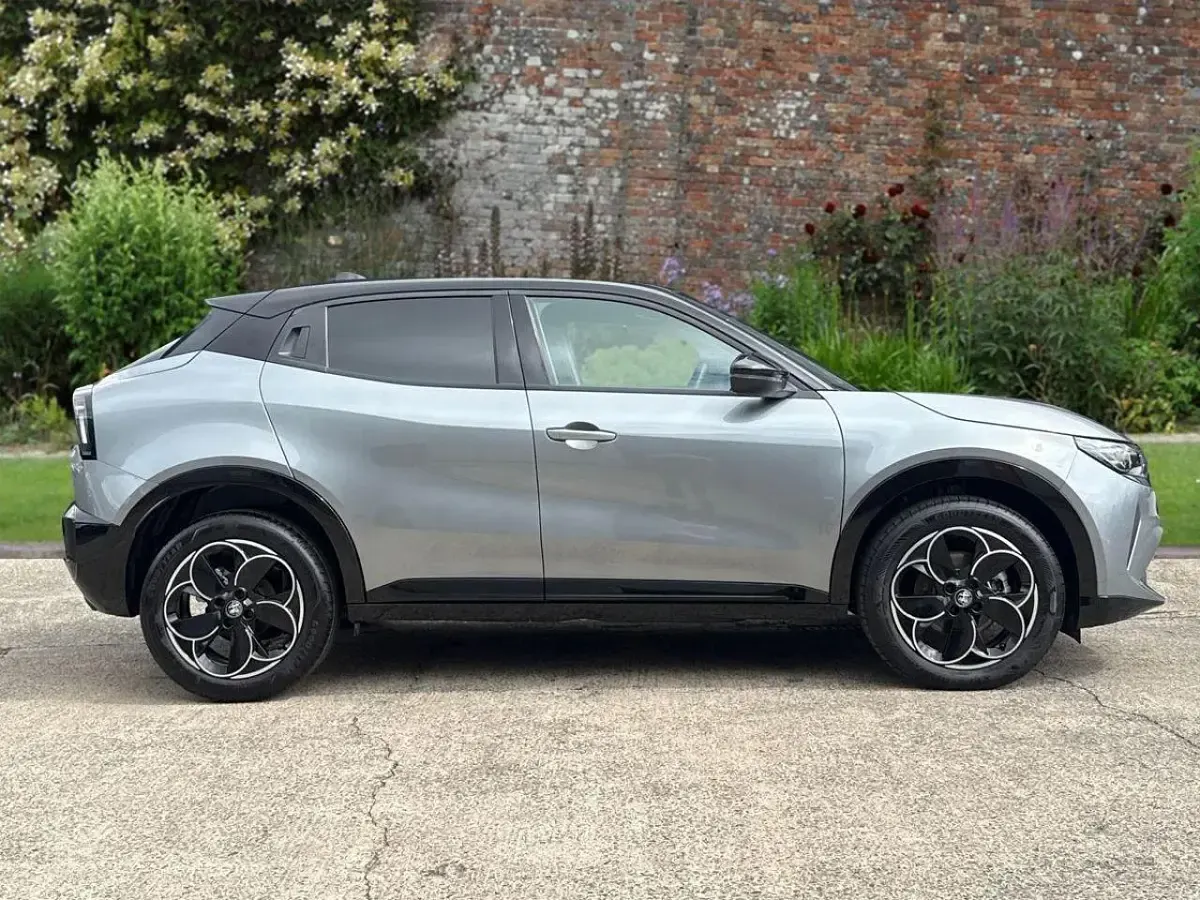 New Alfa Romeo Junior 134 HP (98 kW) 2026 Grey SUV