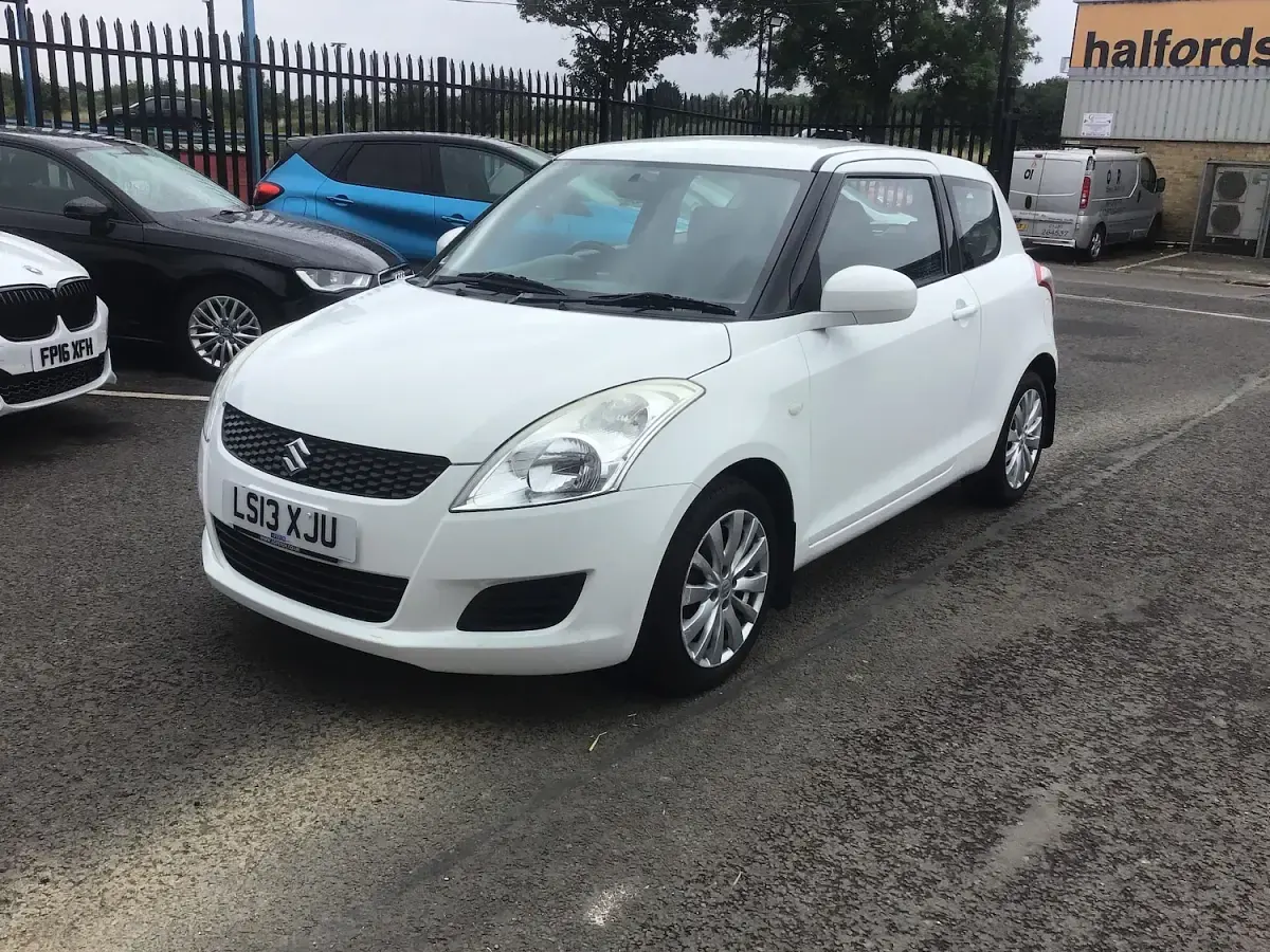 Used Suzuki Swift SZ3 94 HP (69 kW) 2013 White Hatchback