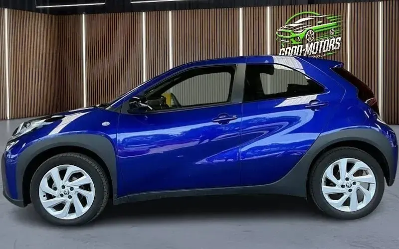 Used Toyota Aygo X PURE 72 HP (52 kW) 2024 Blue SUV