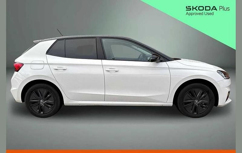 Used Skoda Fabia Design Edition 113 HP (83 kW) 2025 Candy white black magic pearl effect Hatchback