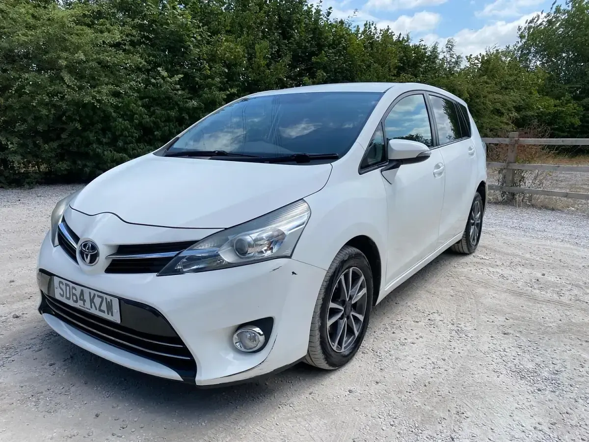 Used Toyota Verso 112 HP (82 kW) 2014 White MPV