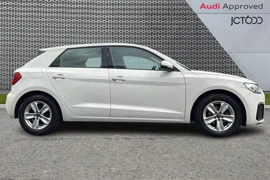 Gebraucht Audi A1 Design 94 PS (69 kW) 2023 Weiß SUV