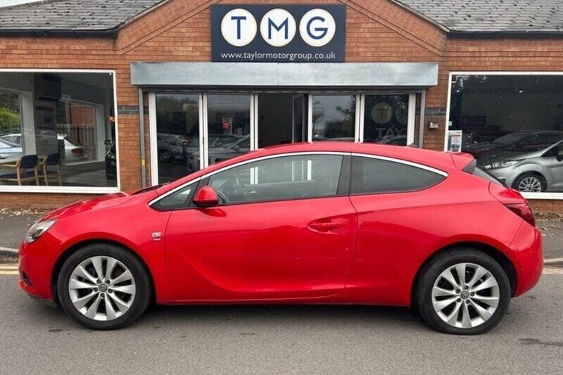 Used Vauxhall Astra GTC SRi 140 HP (102 kW) 2013 Coupe