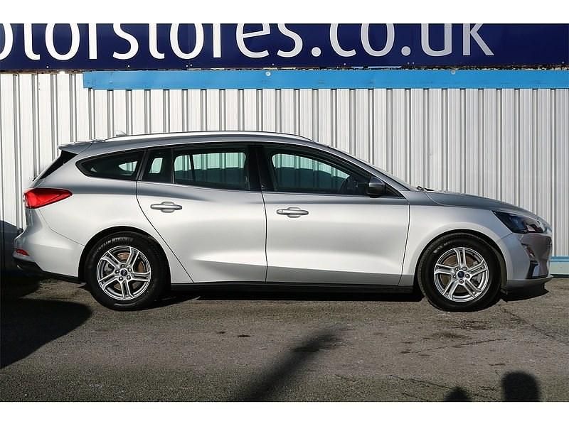 Begagnad Ford Focus Zetec 95 HK (69 kW) 2025 Silver Kombi