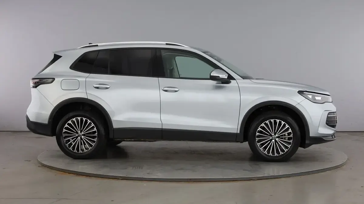 Używany VW Tiguan Match 204 KM (150 kW) 2025 Srebrny SUV