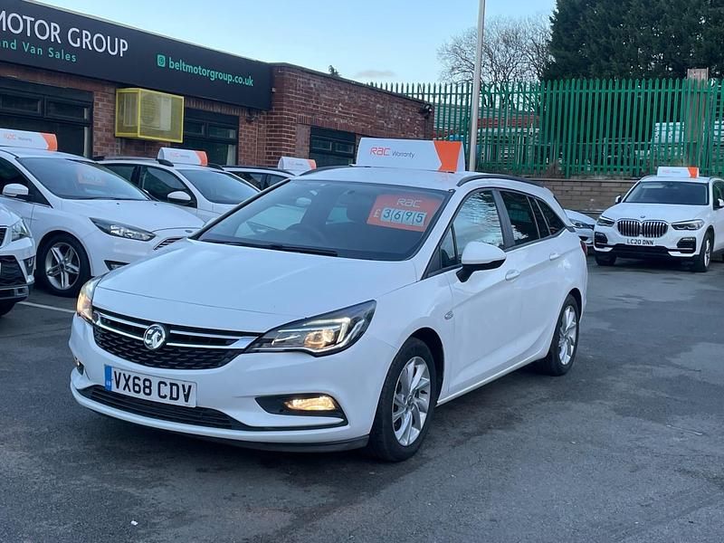 White Used 2018 Vauxhall Astra Design Edition Estate | £3,695 (Good price) - Image 1/4