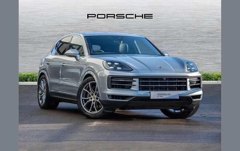 Silver Used 2024 Porsche Cayenne Chrono SUV | £72,995 (Super price) - Image 1/4