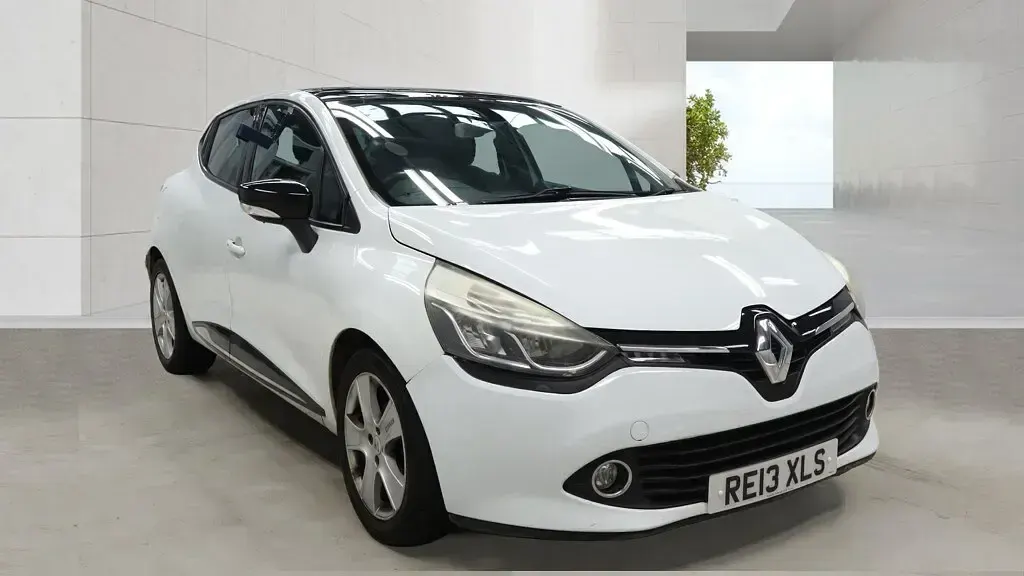 Used Renault Clio Dynamique 90 HP (66 kW) 2013 White Hatchback