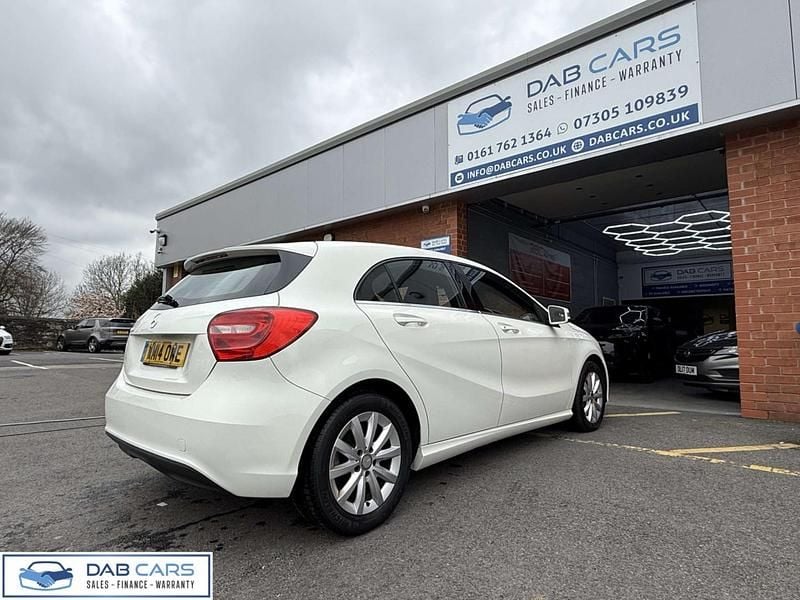Used Mercedes A180 SE 122 HP (89 kW) 2014 White Hatchback