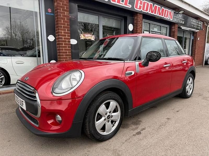 Used Mini ONE Hatch 102 HP (75 kW) 2015 Red Hatchback