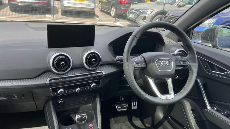 Używany Audi SQ2 Comfort 300 KM (220 kW) 2023 Niebieski SUV