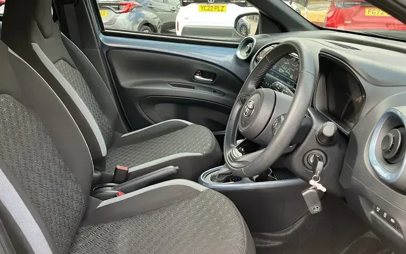 Used Toyota Aygo X 72 HP (52 kW) 2024 Blue SUV
