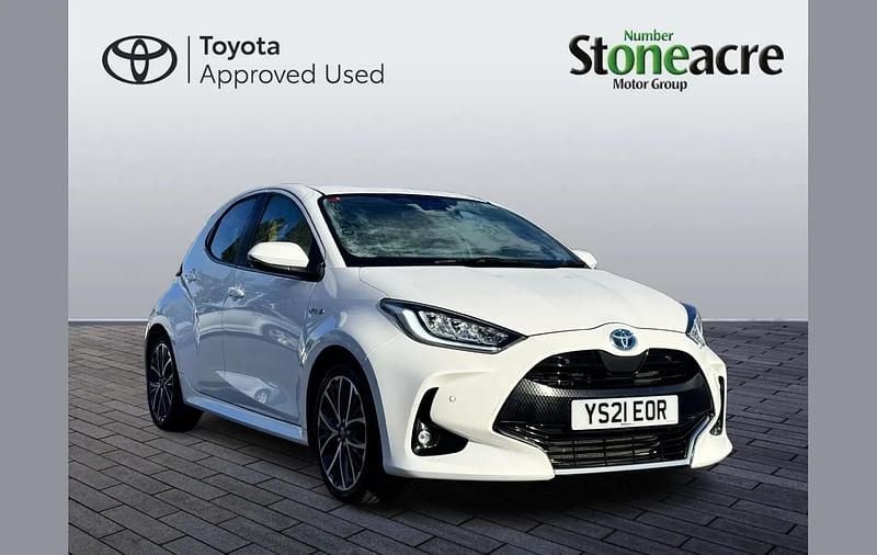 White Used 2021 Toyota Yaris Hybrid Hatchback | £17,000 (Fair price) - Image 1/2
