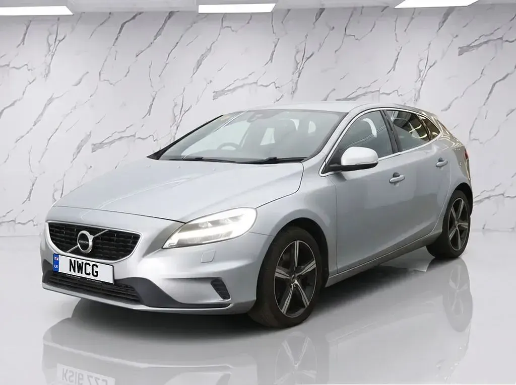 Used Volvo V40 R-Design 150 HP (110 kW) 2016 Silver Hatchback
