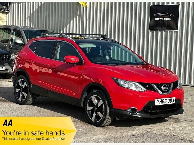 Red Used 2016 Nissan Qashqai N-Connecta SUV | £7,490 (Fair price) - Image 1/2