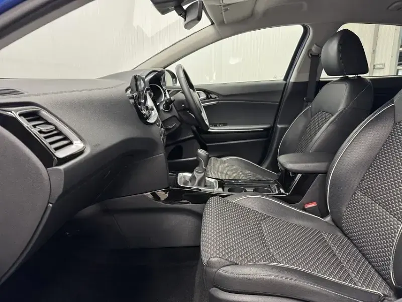 Używany Kia XCeed 158 KM (116 kW) 2023 Niebieski SUV