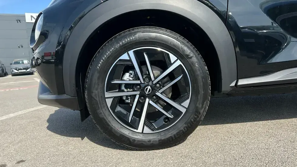 New Nissan Juke N-Connecta 114 HP (83 kW) 2026 Black SUV