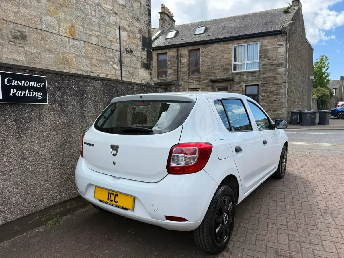 Begagnad Dacia Sandero Ambiance 75 HK (55 kW) 2016 Vit Halvkombi