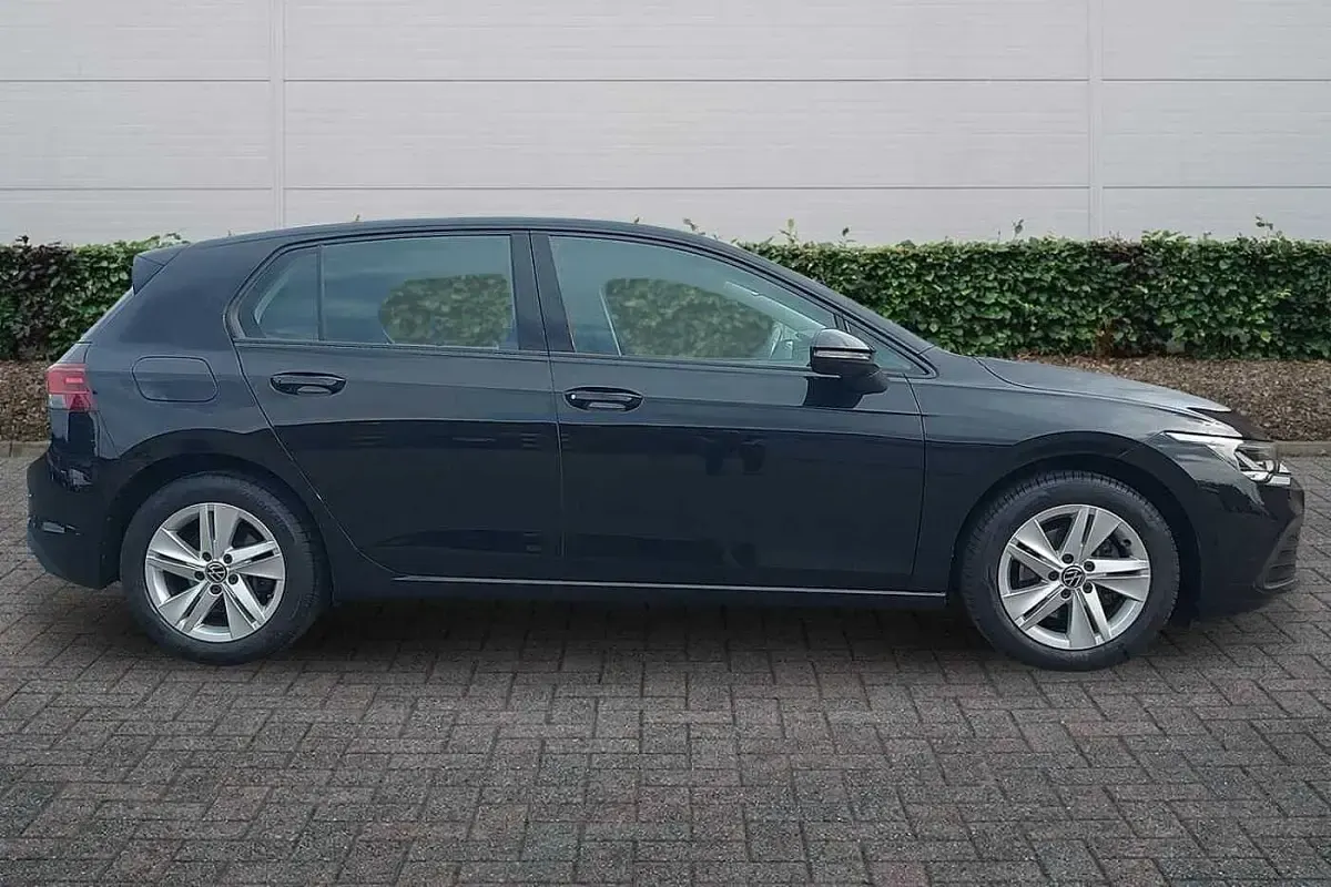 Used VW Golf VII Life 150 HP (110 kW) 2021 Black Hatchback