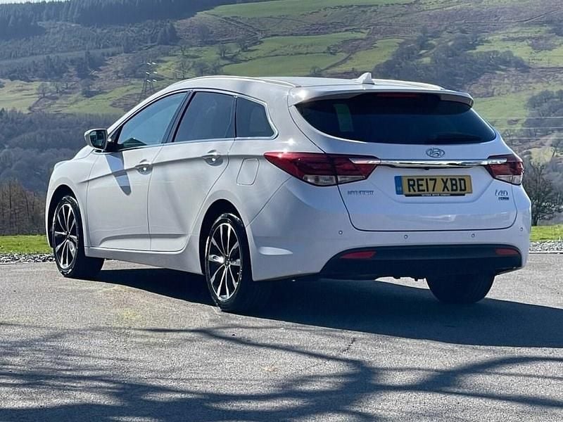 Used Hyundai i40 SE 141 HP (103 kW) 2017 White Estate