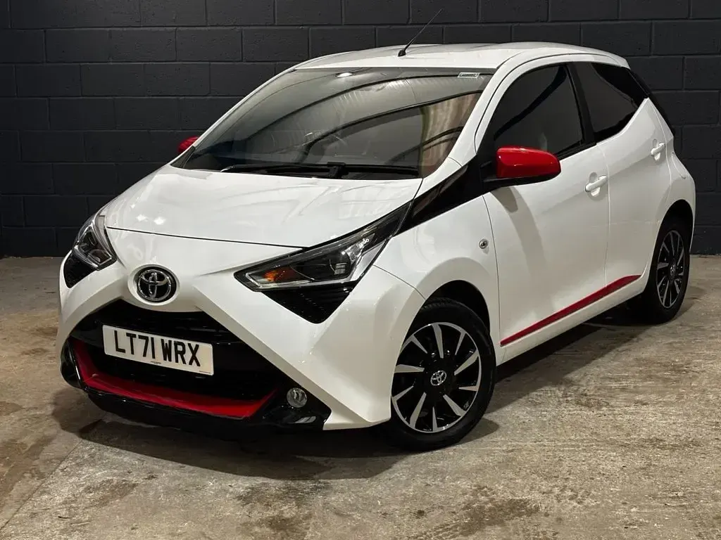 Used Toyota Aygo Trend 71 HP (52 kW) 2021 White Hatchback