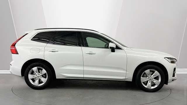 Used Volvo XC60 Momentum 247 HP (181 kW) 2022 White SUV