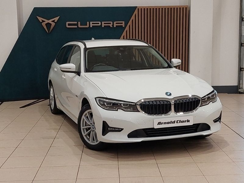White Used 2021 BMW 330e Comfort Edition Estate | £19,998 (Good price) - Image 1/4