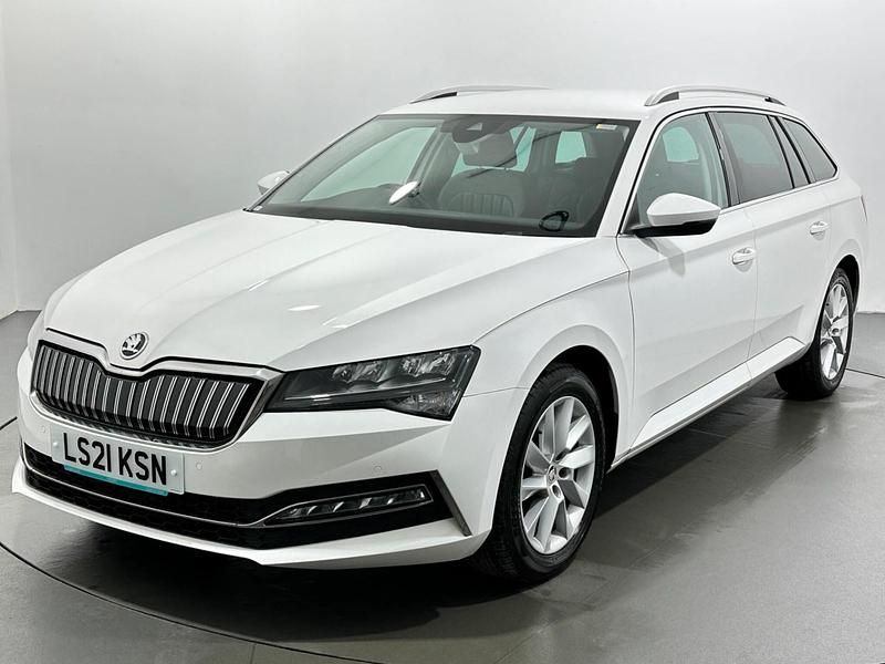 Used Skoda Superb SE Technology 218 HP (160 kW) 2021 White Estate
