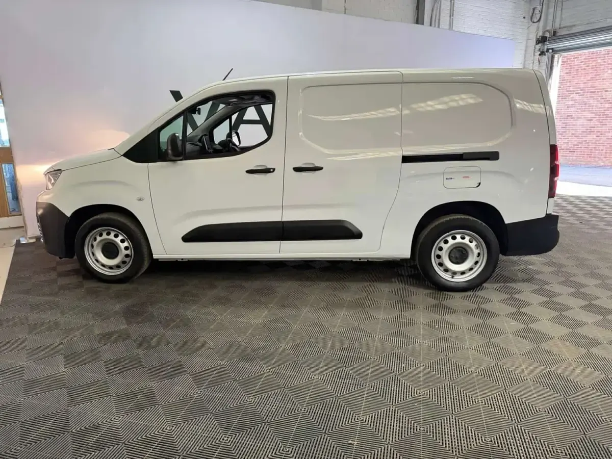 Used Peugeot Partner Premium 2023 White MPV