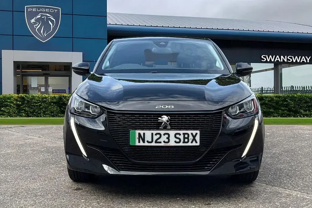 Used Peugeot e-208 Allure+ 100 kW (136 HP) 2023 Black Hatchback