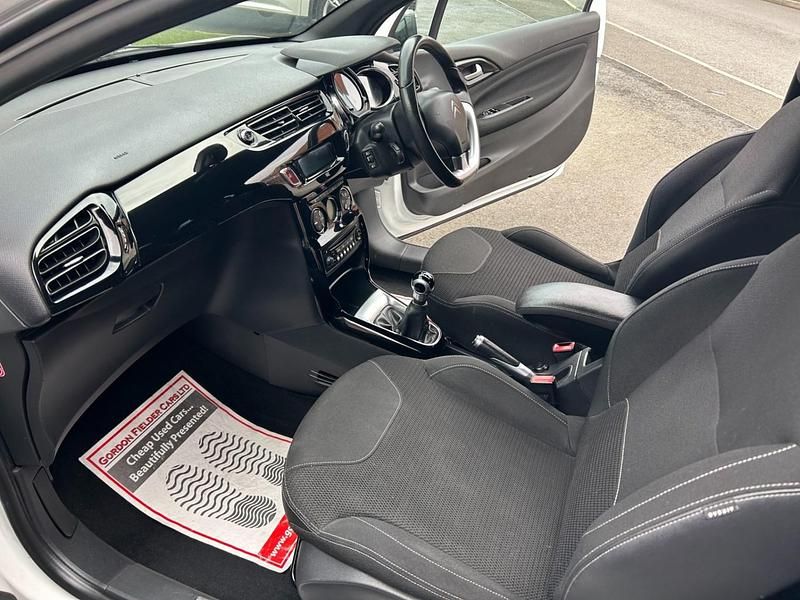 Used Citroën DS3 PureTech 110 HP (80 kW) 2015 White Hatchback