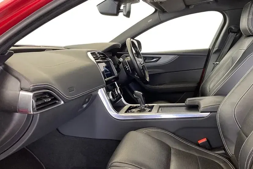Used Jaguar XE R-Dynamic 180 HP (132 kW) 2019 Red Sedan