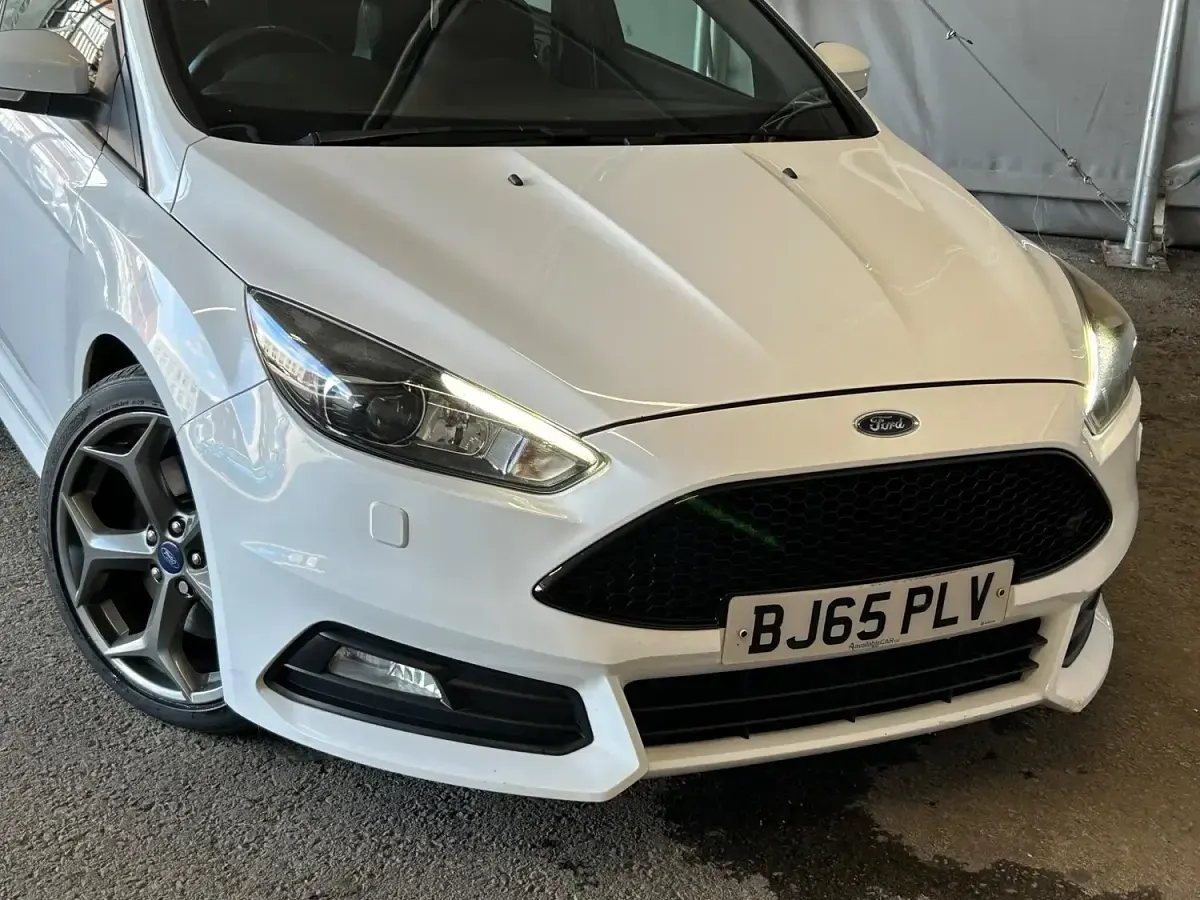 Used Ford Focus ST 2015 White Hatchback