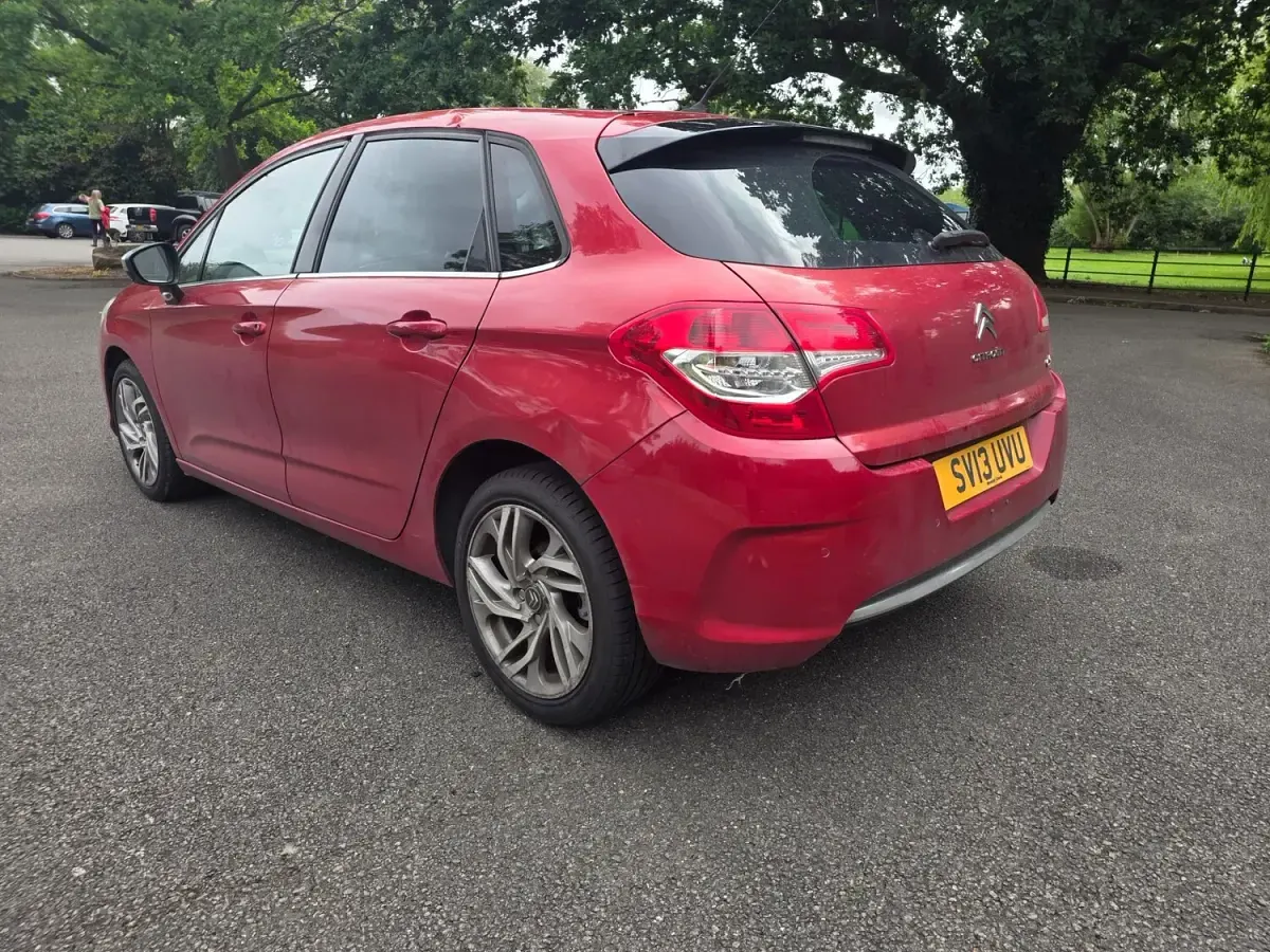 Used Citroën C4 SELECTION 2013 Red Hatchback
