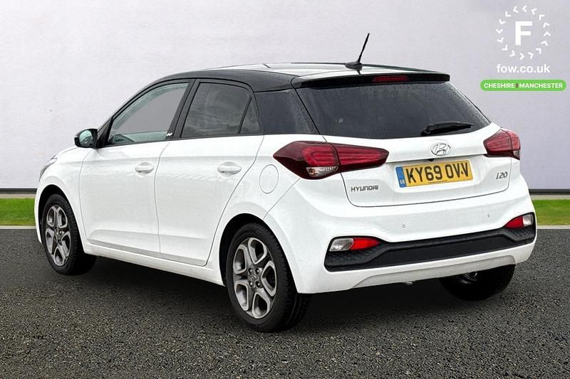 Used Hyundai i20 100 HP (73 kW) 2019 White Hatchback